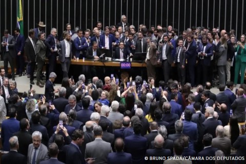 POLÍTICA: Após obstrução de Plenário, Hugo Motta abre sessão e pede respeito