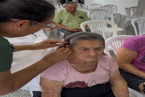 Ilha Solteira entrega aparelhos auditivos pelo SUS e beneficia 31 pacientes