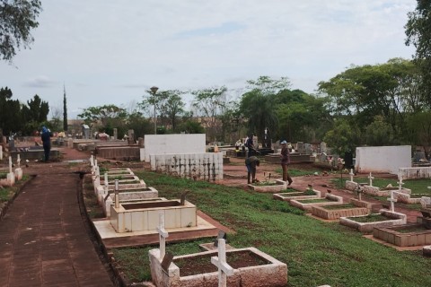 Prefeitura orienta moradores sobre limpeza do cemitério e anuncia melhorias na estrutura para o Dia de Finados