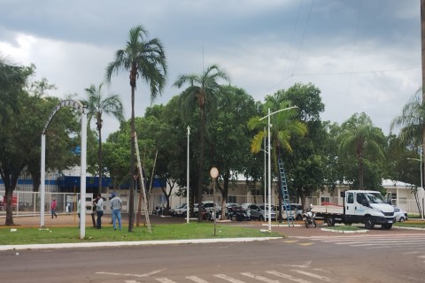 Ilha Solteira inicia decoração natalina e se prepara para abertura oficial dos festejos